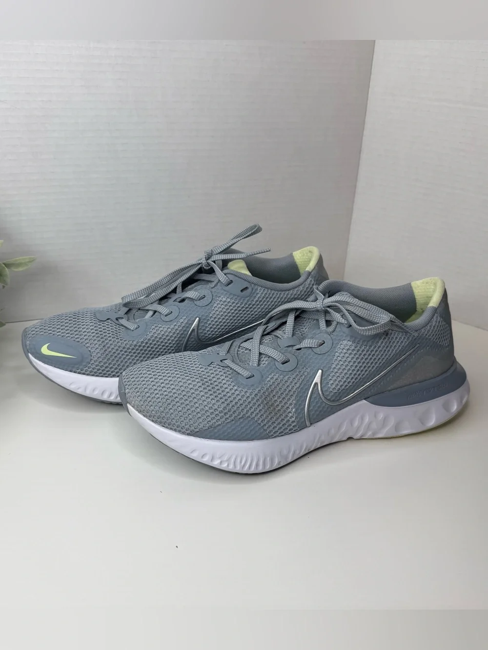 Nike Womens Renew Run Womens Casual Running Shoe in Obsidian Mist Size 10